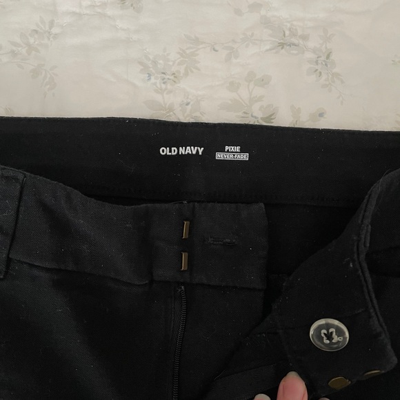 Old Navy Mid-Rise Pixie Ankle Pants Size 6 Reg. - Picture 14 of 16